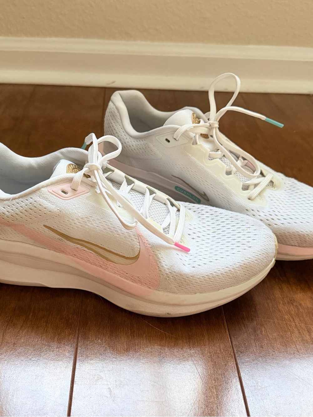 Nike Women’s Winflo be The One Sneakers SZ 10.5